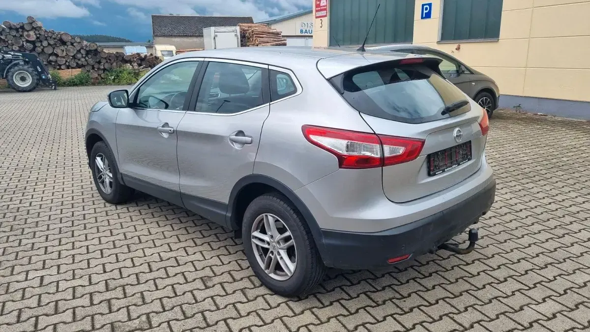 Gebraucht Nissan Qashqai Visia 116 PS (85 kW) 2015 Silber SUV