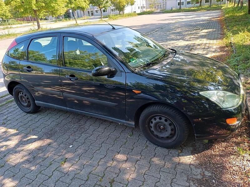 Schwarz Gebraucht 2000 Ford Focus Kleinwagen | 600 € (Guter Preis) - Bild 1/4