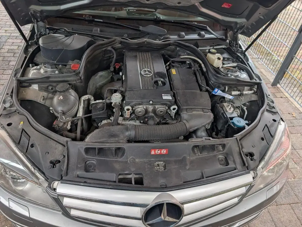 Gebraucht Mercedes C200 Avantgarde 184 PS (135 kW) 2007 Silber Limousine