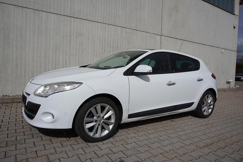 Gebraucht Renault Mégane 110 PS (80 kW) 2010 Weiß Limousine