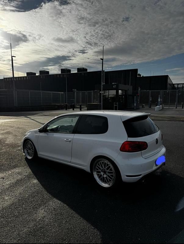 Gebraucht VW Golf GTI 205 PS (150 kW) 2011 Weiß Coupé