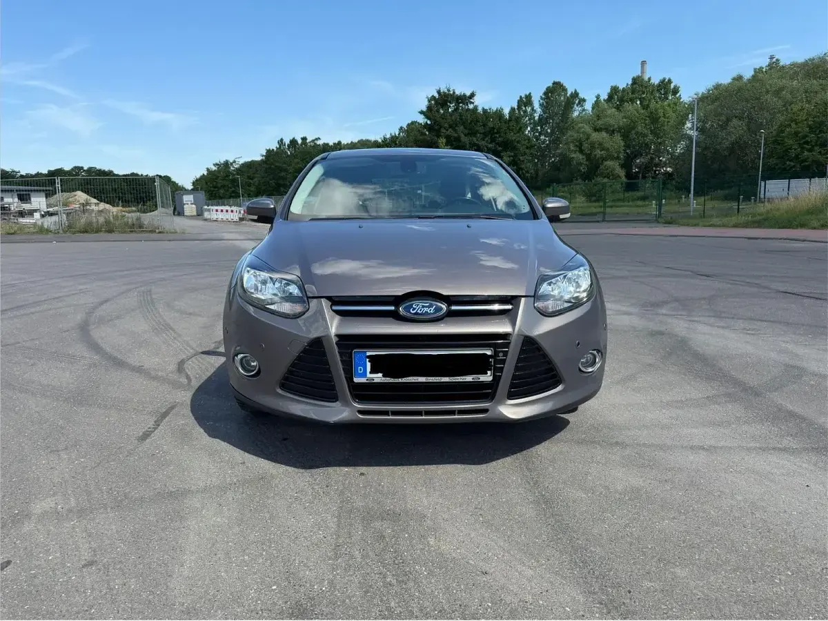 Gebraucht Ford Focus Titanium 125 PS (91 kW) 2012 Grau Kleinwagen