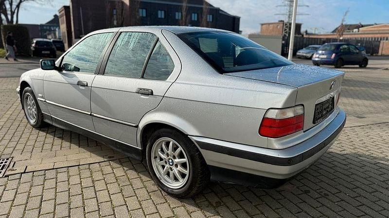 Gebraucht BMW 318 116 PS (85 kW) 1998 Silber Limousine