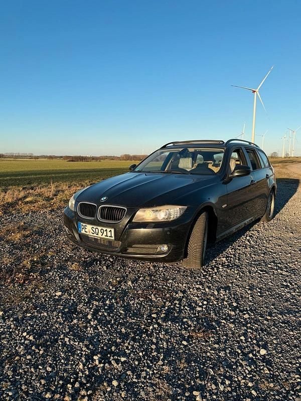 Gebraucht BMW 320 177 PS (130 kW) 2009 Schwarz Kombi