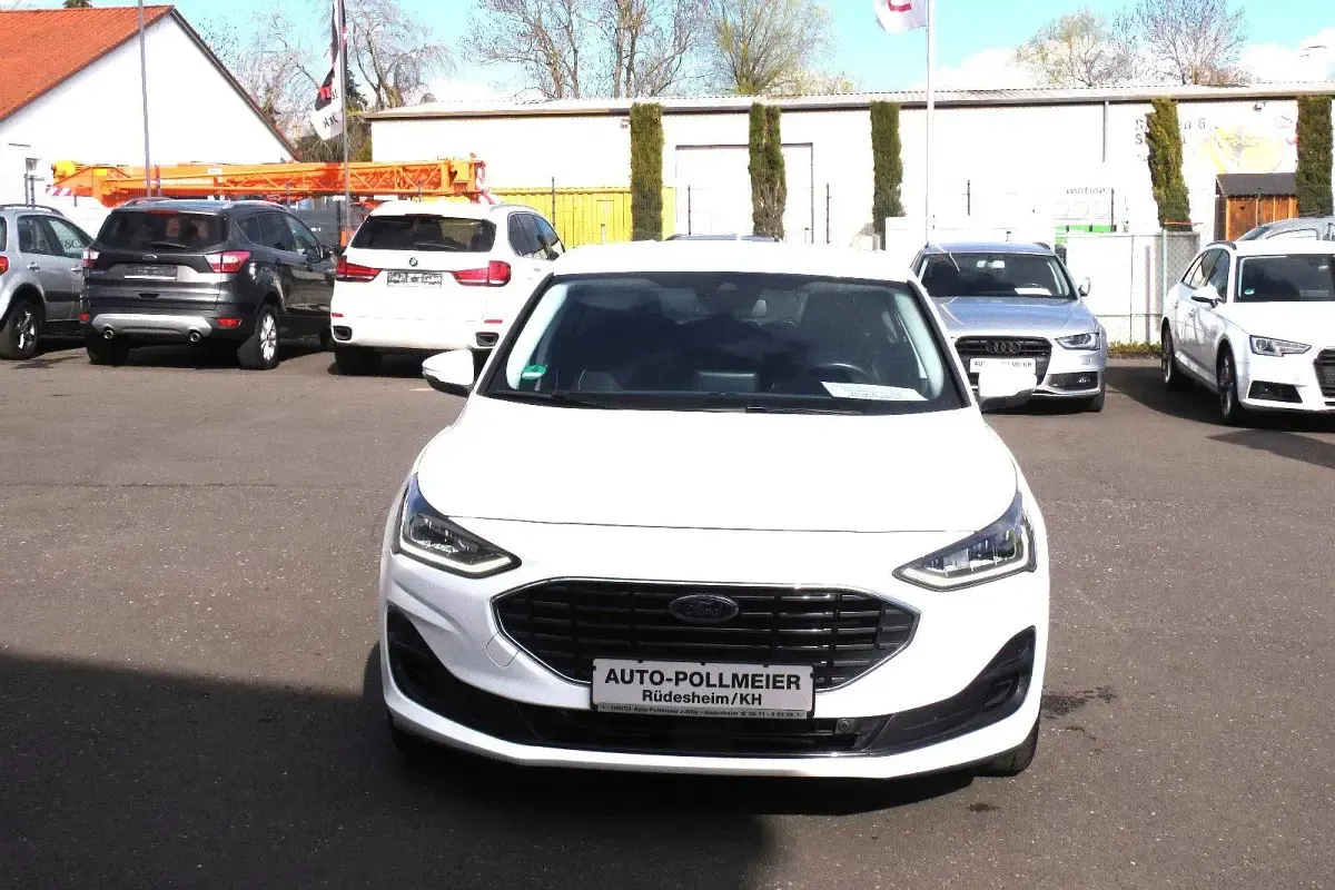 Gebraucht Ford Focus Titanium 125 PS (91 kW) 2023 Weiß Limousine