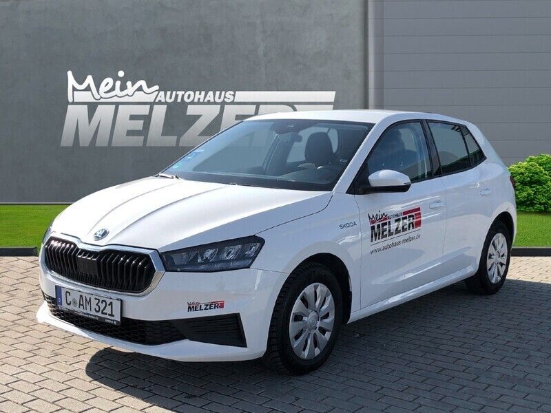 Weiß (candyweiß) Gebraucht 2023 Skoda Fabia Ambition Kleinwagen | 15.380 € (Fairer Preis) - Bild 1/4