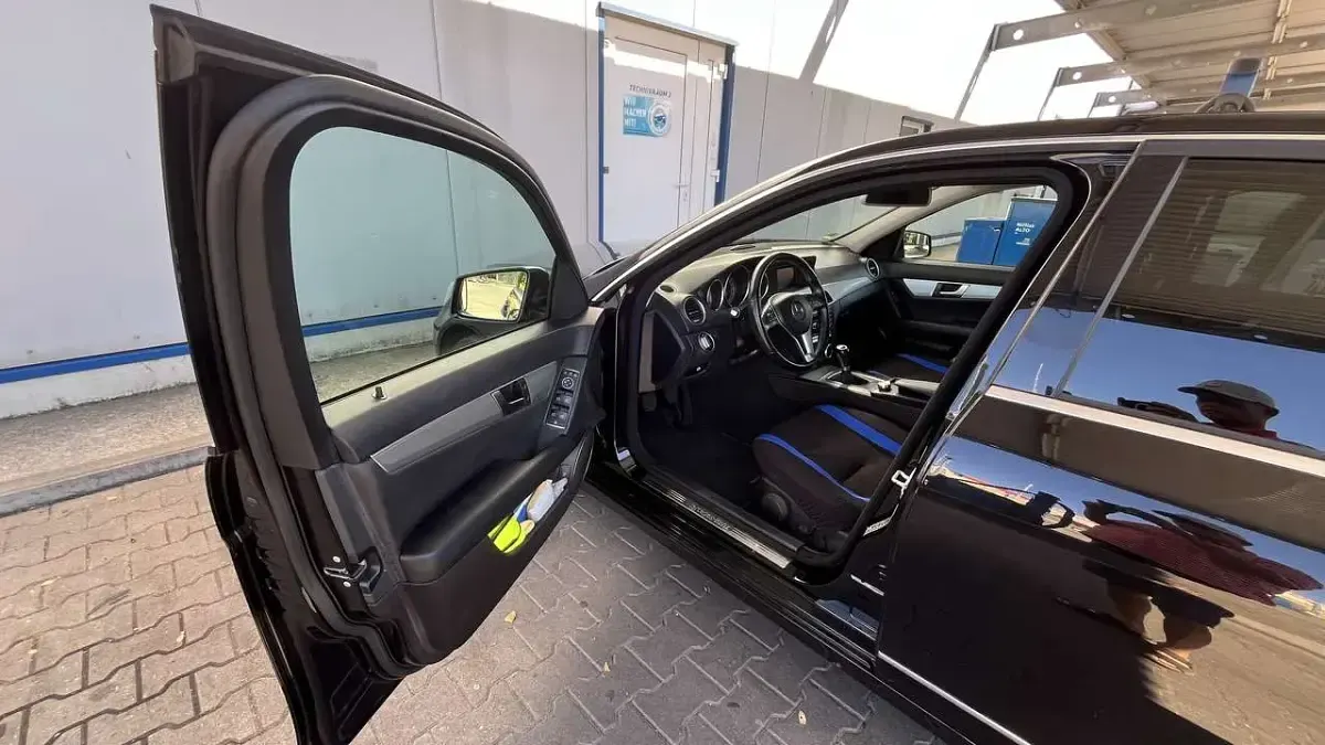 Gebraucht Mercedes C180 Avantgarde 156 PS (114 kW) 2014 Limousine