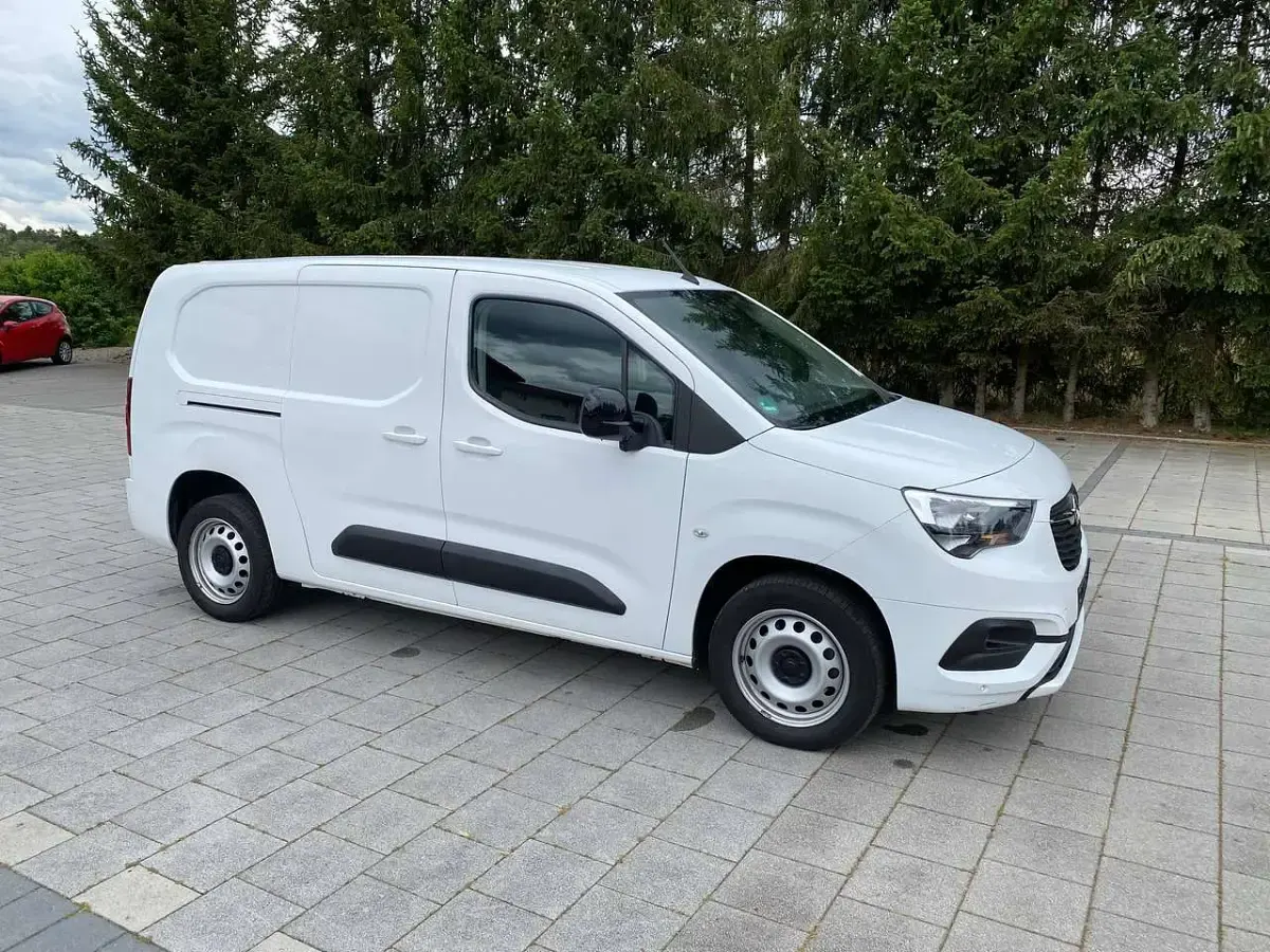 Gebraucht Opel Combo Edition 131 PS (96 kW) 2021 Jade weiss/arktis weiss Van / Kleinbus