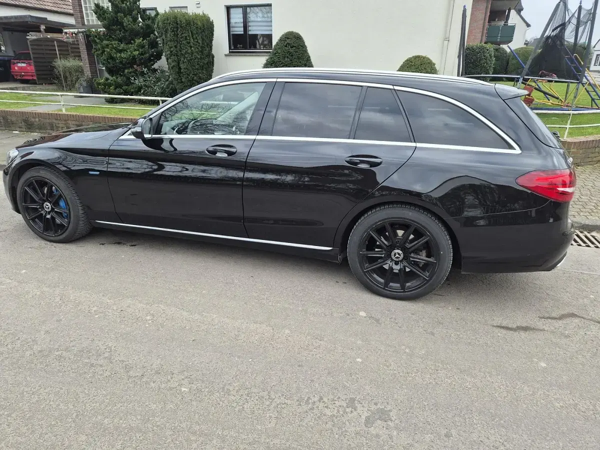Gebraucht Mercedes C350e Avantgarde 211 PS (155 kW) 2017 Schwarz Kombi
