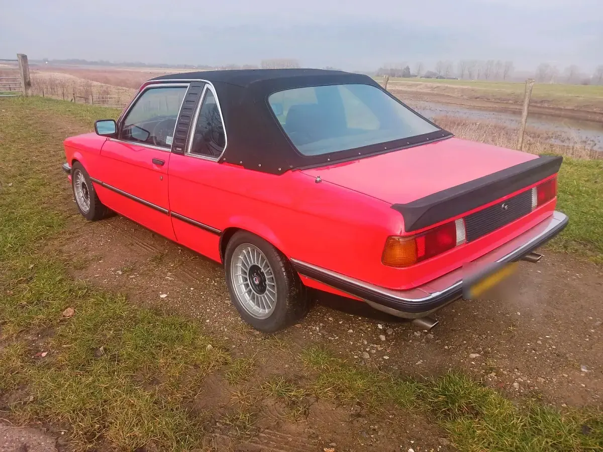 Gebraucht BMW 323 143 PS (105 kW) 1979 Rot Cabrio