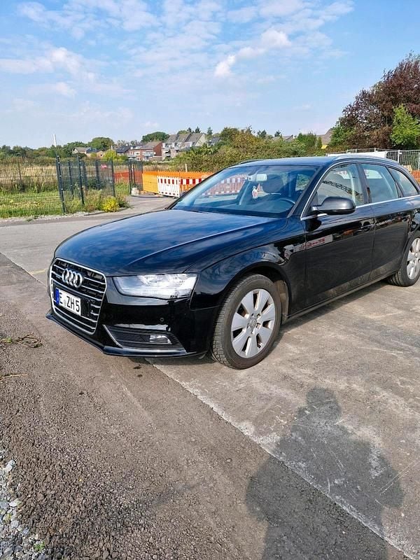 Schwarz Gebraucht 2015 Audi A4 Kombi | 9.900 € (Guter Preis) - Bild 1/4