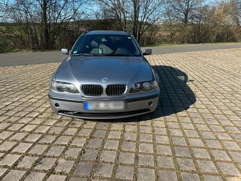 Grau Gebraucht 2003 BMW 320 Kombi | 2.200 € (Superpreis) - Bild 1/4