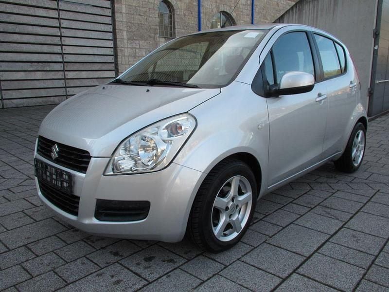 Gebraucht Suzuki Splash Basic 65 PS (47 kW) 2010 Silber Kleinwagen