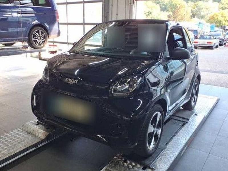 Schwarz Gebraucht 2020 Smart ForTwo Electric Drive Passion Kleinwagen | 9.299 € (Fairer Preis) - Bild 1/4