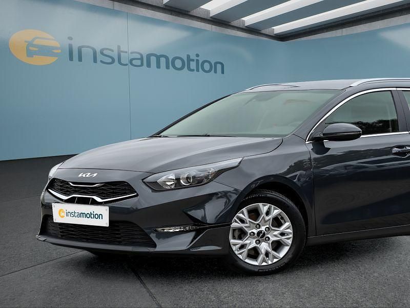 Grau Gebraucht 2023 Kia Ceed Kombi | 20.149 € (Fairer Preis) - Bild 1/4