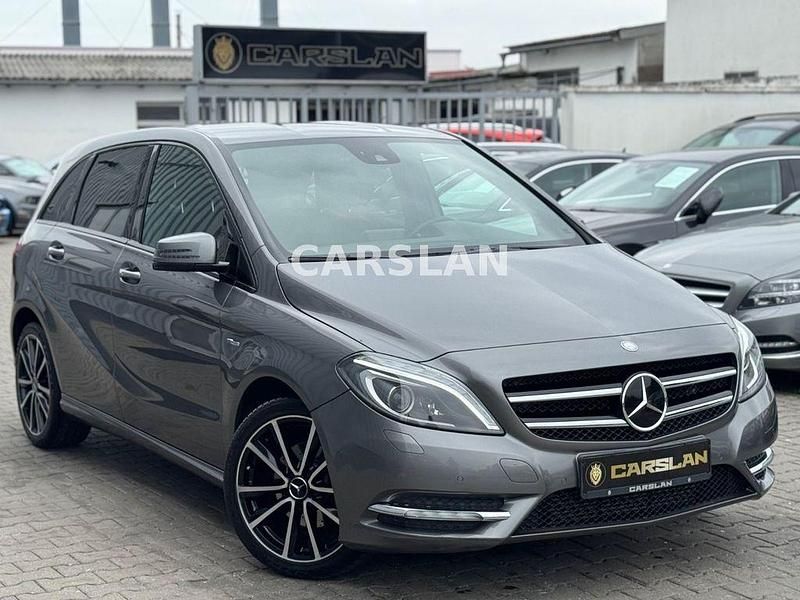 Gebraucht Mercedes B180 Night 109 PS (80 kW) 2012 Grau Van / Kleinbus