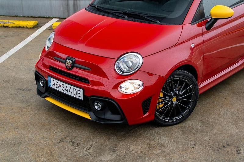 Gebraucht Abarth 695 Competizione 179 PS (131 kW) 2024 Rot Kleinwagen