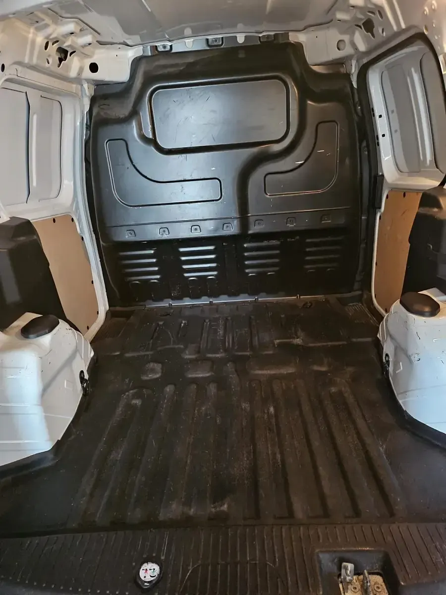 Używany Ford Transit 101 KM (74 kW) 2022 Biały Kombi