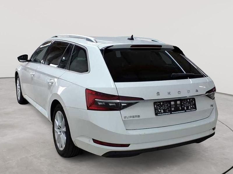 Gebraucht Skoda Superb Style 156 PS (114 kW) 2021 Candyweiß uni Kombi