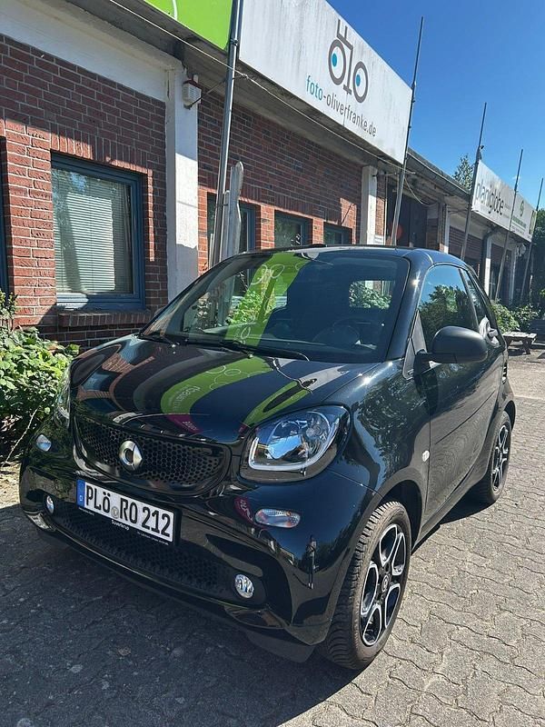 Schwarz Gebraucht 2019 Smart ForTwo Cabrio Passion Cabrio | 14.499 € (Fairer Preis) - Bild 1/4