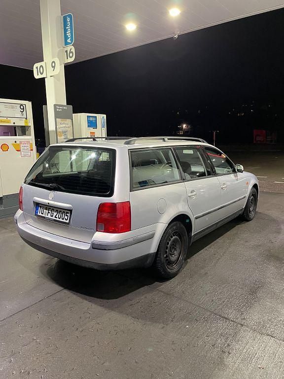 Gebraucht VW Passat Basis 101 PS (74 kW) 1997 Silber Kombi