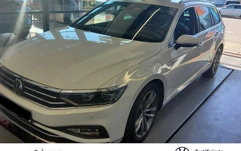 Weiß Gebraucht 2023 VW Passat Elegance Kombi | 30.999 € (Guter Preis) - Bild 1/4