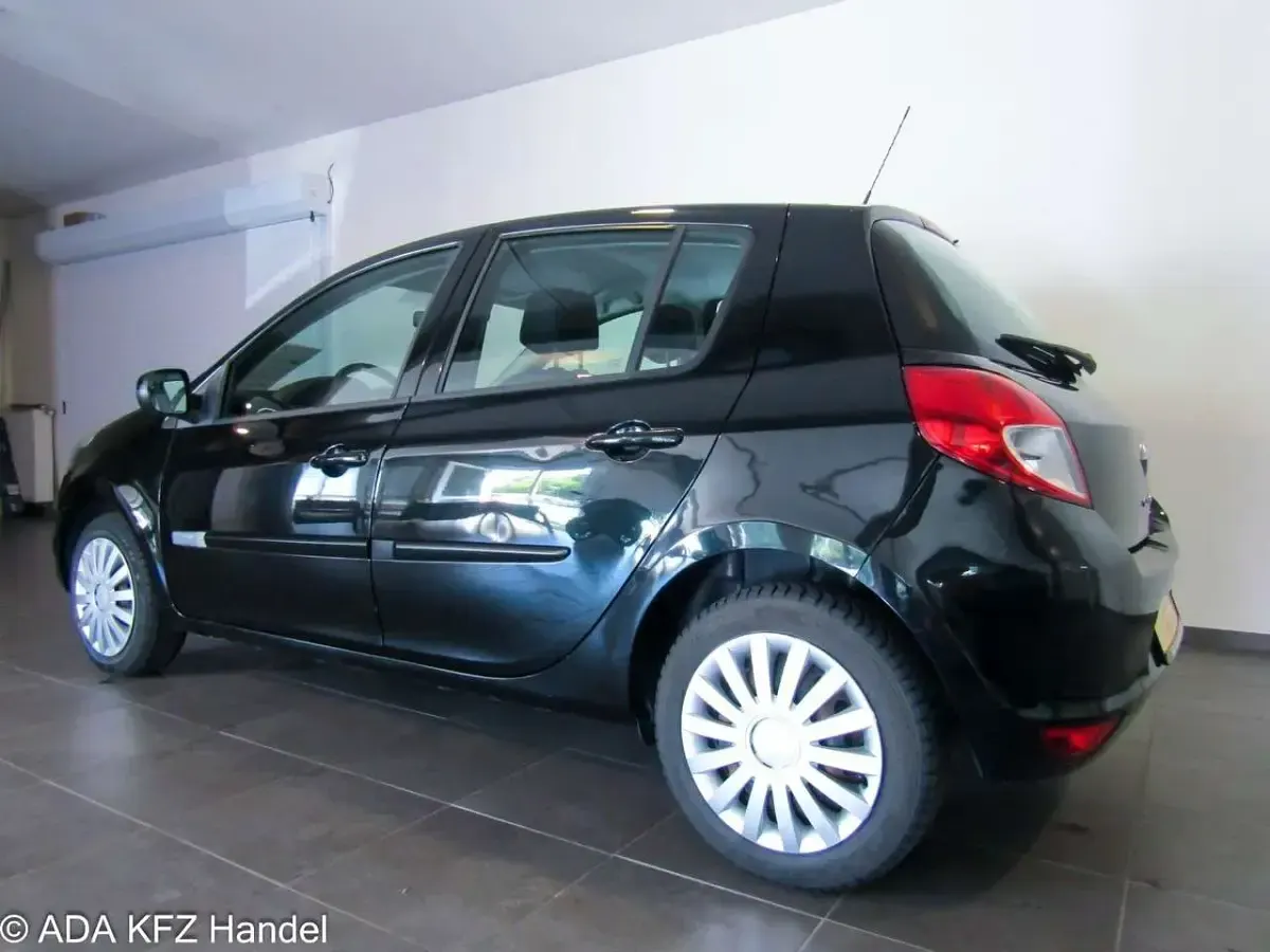 Gebraucht Renault Clio 75 PS (55 kW) 2012 Sternenschwarz Kleinwagen