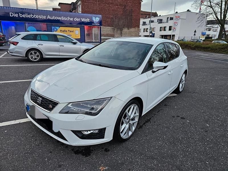 Weiß Gebraucht 2016 Seat Leon FR Limousine | 9.250 € (Superpreis) - Bild 1/4