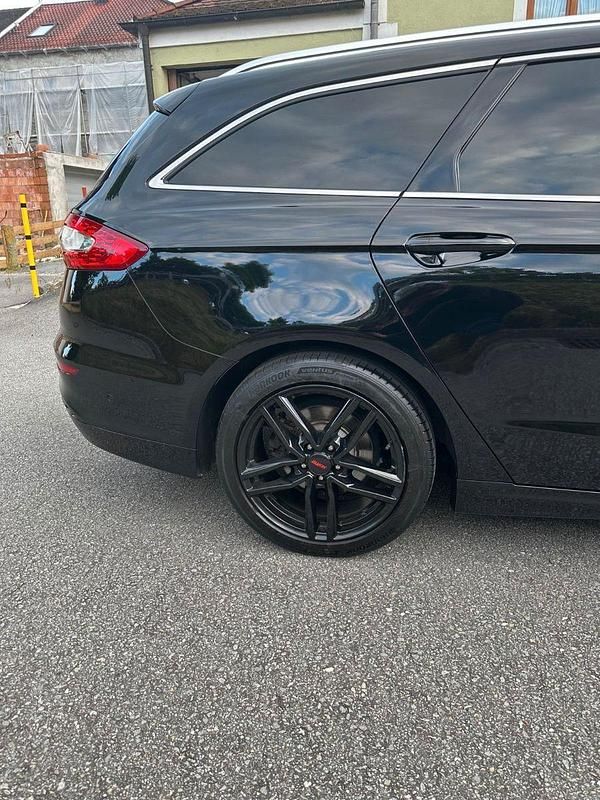 Gebraucht Ford Mondeo Trend 150 PS (110 kW) 2016 Schwarz Kombi