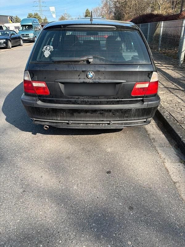 Gebraucht BMW 318 143 PS (105 kW) 2004 Schwarz Kombi