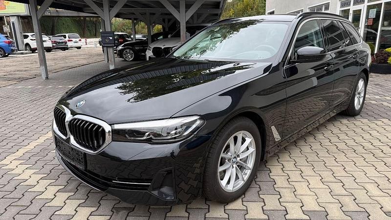 Gebraucht BMW 530 286 PS (210 kW) 2023 Saphirschwarz Kombi