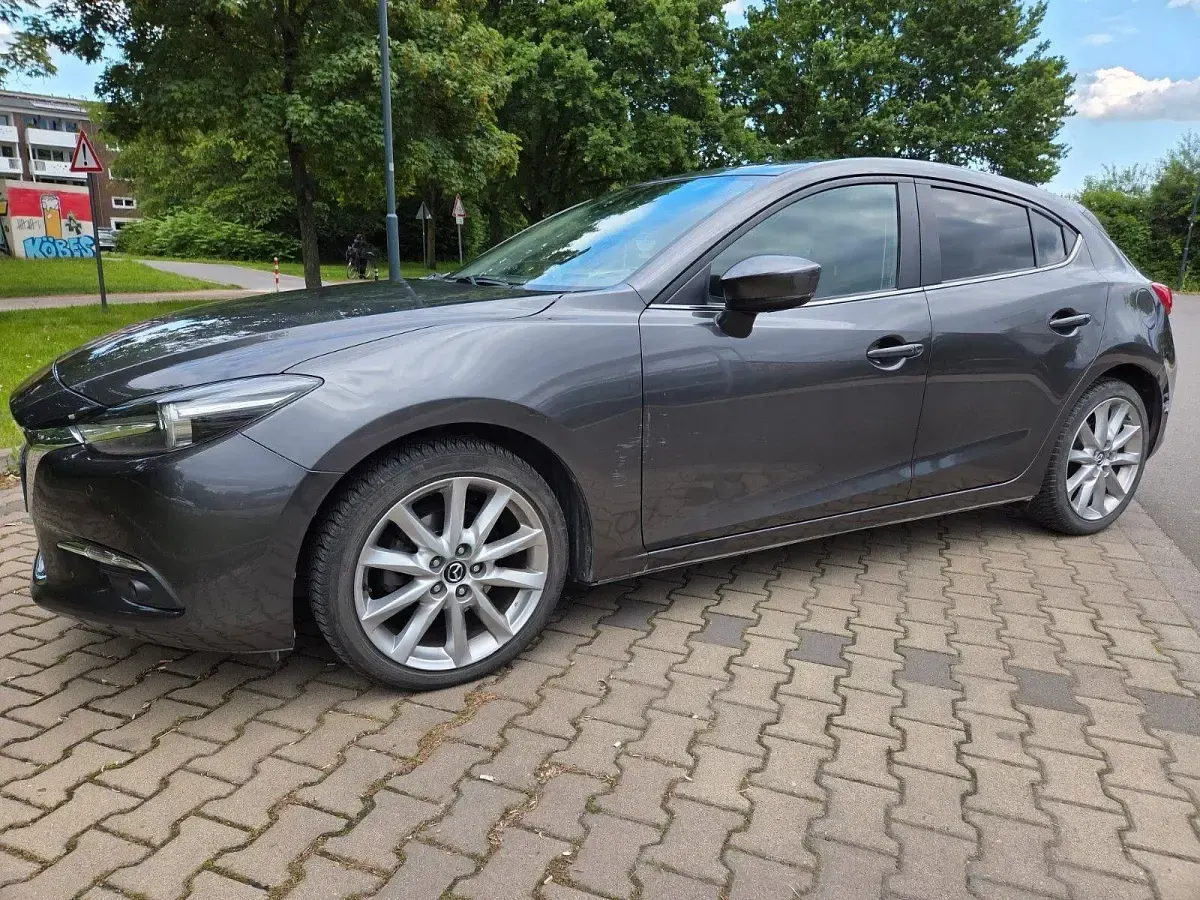 Gebraucht Mazda 3 Exclusive-Line 150 PS (110 kW) 2017 Grau Limousine