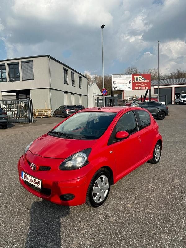 Gebraucht Toyota Aygo Cool 68 PS (50 kW) 2010 Rot Kleinwagen