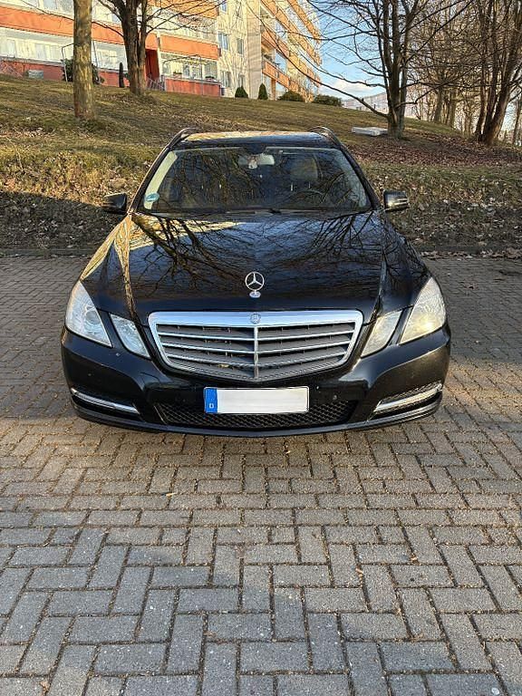 Gebraucht Mercedes E250 204 PS (150 kW) 2011 Schwarz Limousine