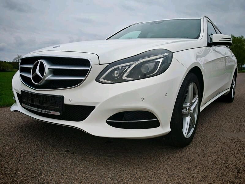 Weiß Gebraucht 2014 Mercedes E220 Kombi | 11.850 € (Guter Preis) - Bild 1/4