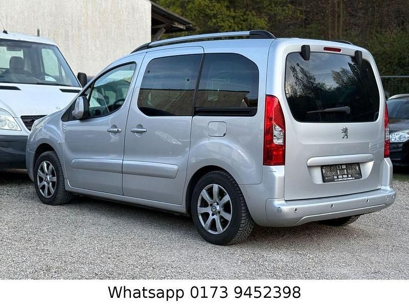 Gebraucht Peugeot Partner Tepee 109 PS (80 kW) 2009 Silber Van / Kleinbus