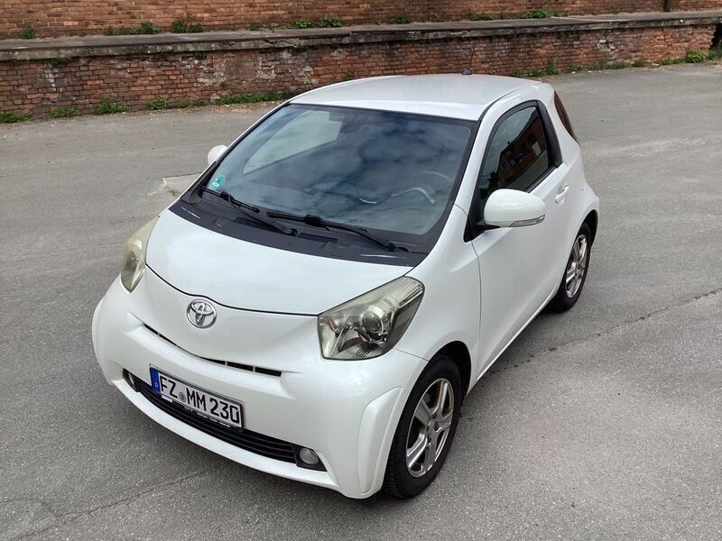 Weiß Gebraucht 2010 Toyota iQ Kleinwagen | 2.990 € (Guter Preis) - Bild 1/4