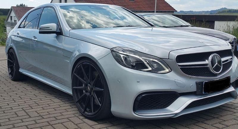 Silber Gebraucht 2014 Mercedes E63 AMG AMG Limousine | 47.950 € - Bild 1/4