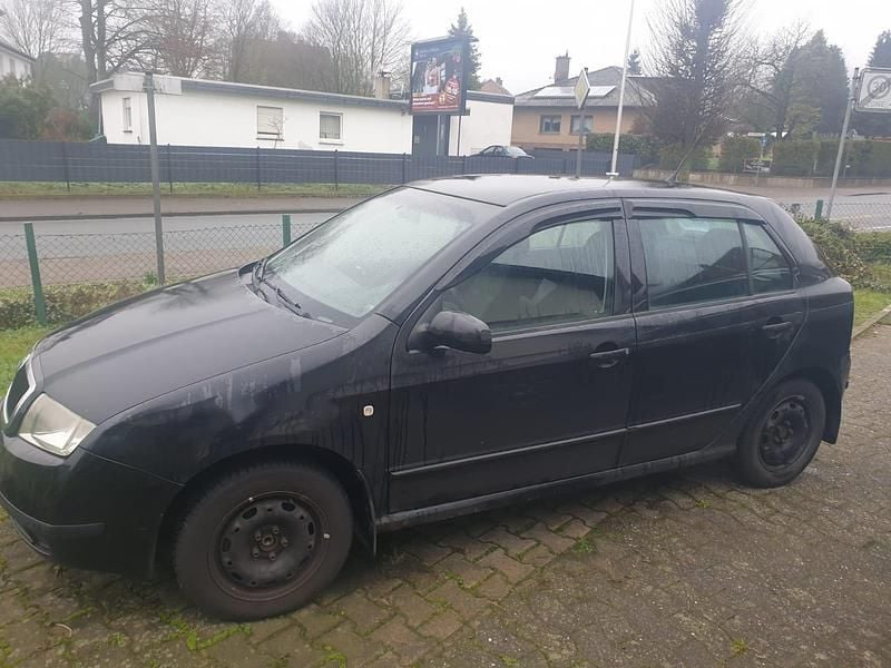 Schwarz Gebraucht 2003 Skoda Fabia Kleinwagen | 850 € - Bild 1/4