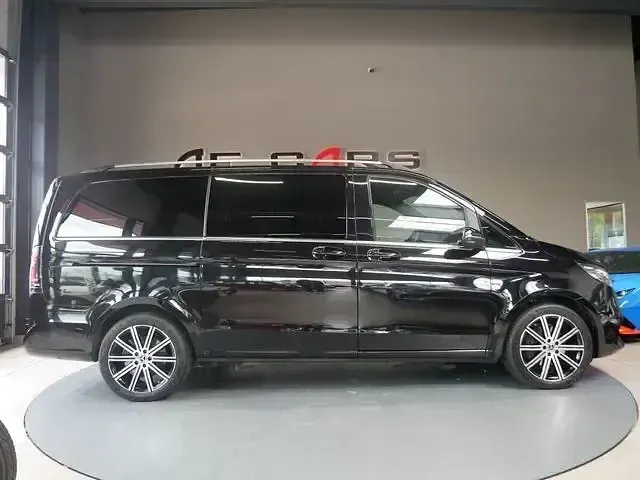Gebraucht Mercedes V300 Avantgarde 237 PS (174 kW) 2025 Schwarz Van / Kleinbus