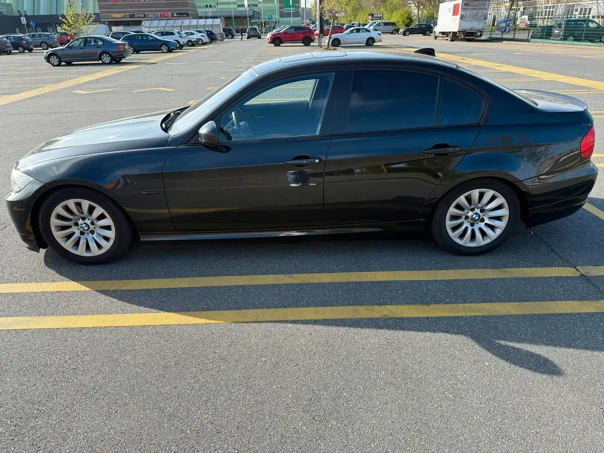 Second-hand BMW 320 170 CP (125 kW) 2009 Negru Berlinǎ