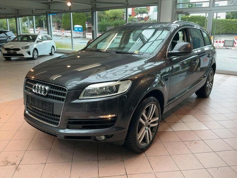 Grau Gebraucht 2008 Audi Q7 Advanced SUV | 12.999 € (Fairer Preis) - Bild 1/4