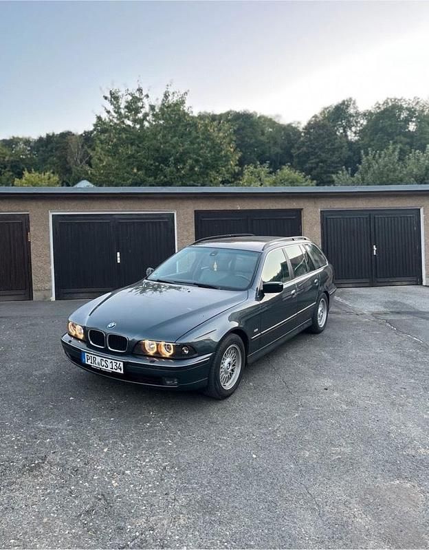 Grau Gebraucht 2000 BMW 523 Kombi | 3.500 € (Teuer) - Bild 1/4
