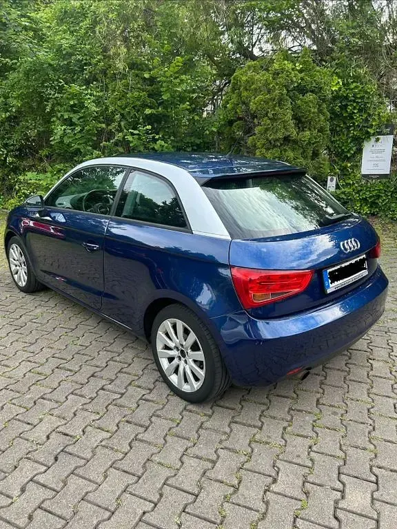 Gebraucht Audi A1 Ambiente 86 PS (63 kW) 2011 Blau Kleinwagen