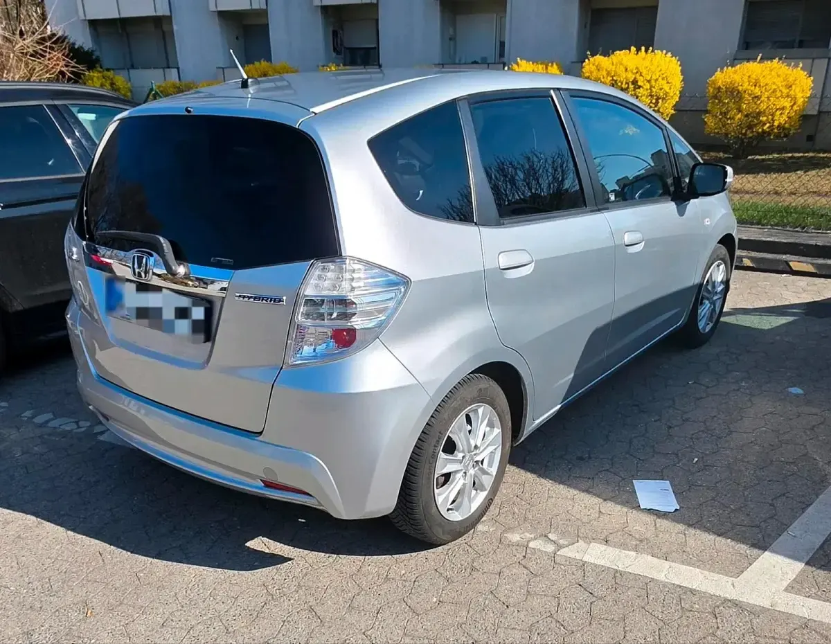 Gebraucht Honda Jazz Hybrid 88 PS (64 kW) 2011 Silber Kleinwagen