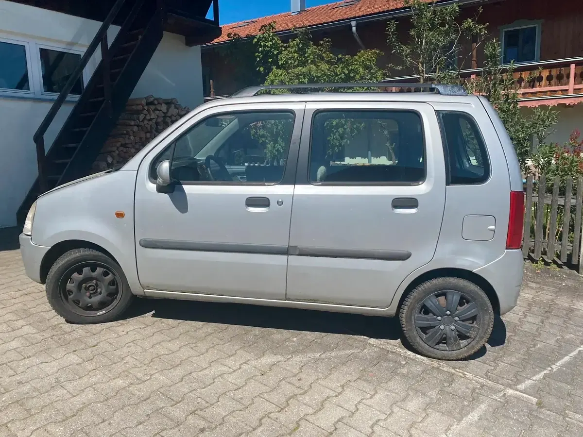 Usata Opel Agila 75 CV (55 kW) 2003 Argento Monovolume