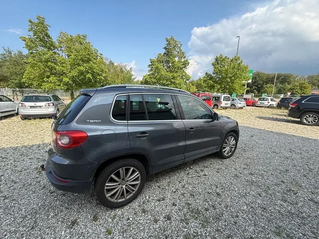 Gebraucht VW Tiguan Team 170 PS (125 kW) 2010 Grau SUV