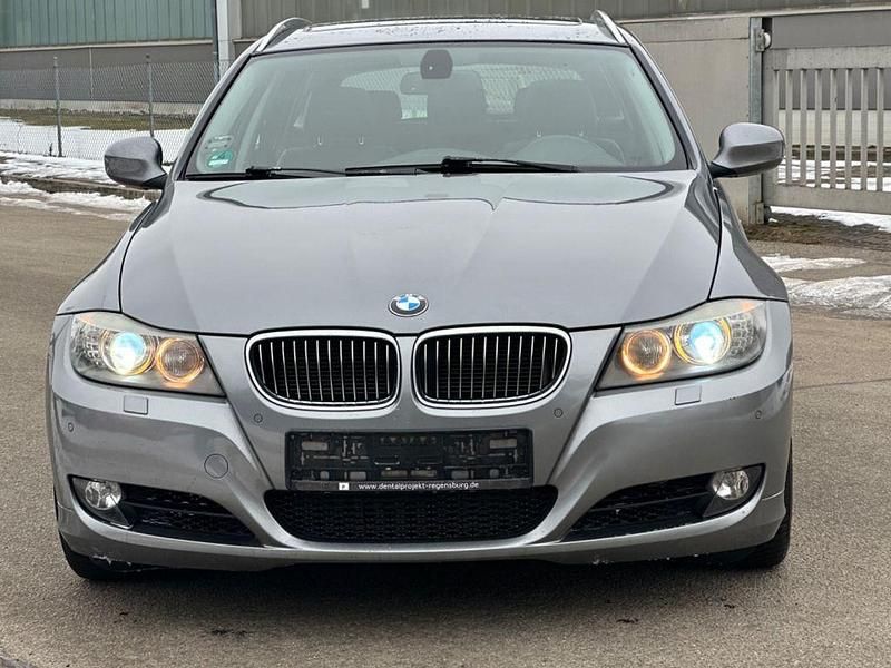 Gebraucht BMW 330 Comfort Edition 245 PS (180 kW) 2012 Grau Kombi