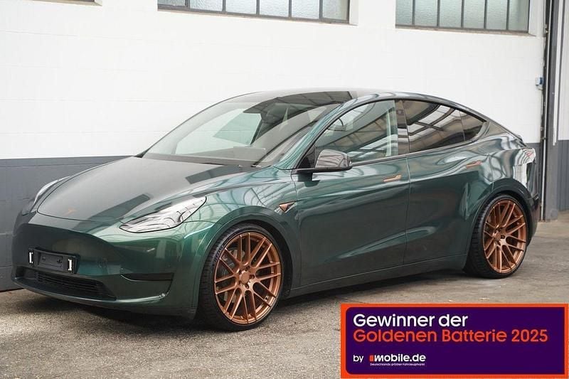 Grau Gebraucht 2023 Tesla Model Y Standard Range SUV | 30.950 € (Guter Preis) - Bild 1/4