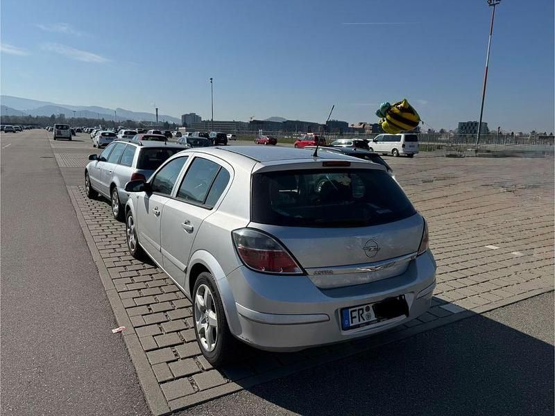 Gebraucht Opel Astra 116 PS (85 kW) 2008 Silber Limousine